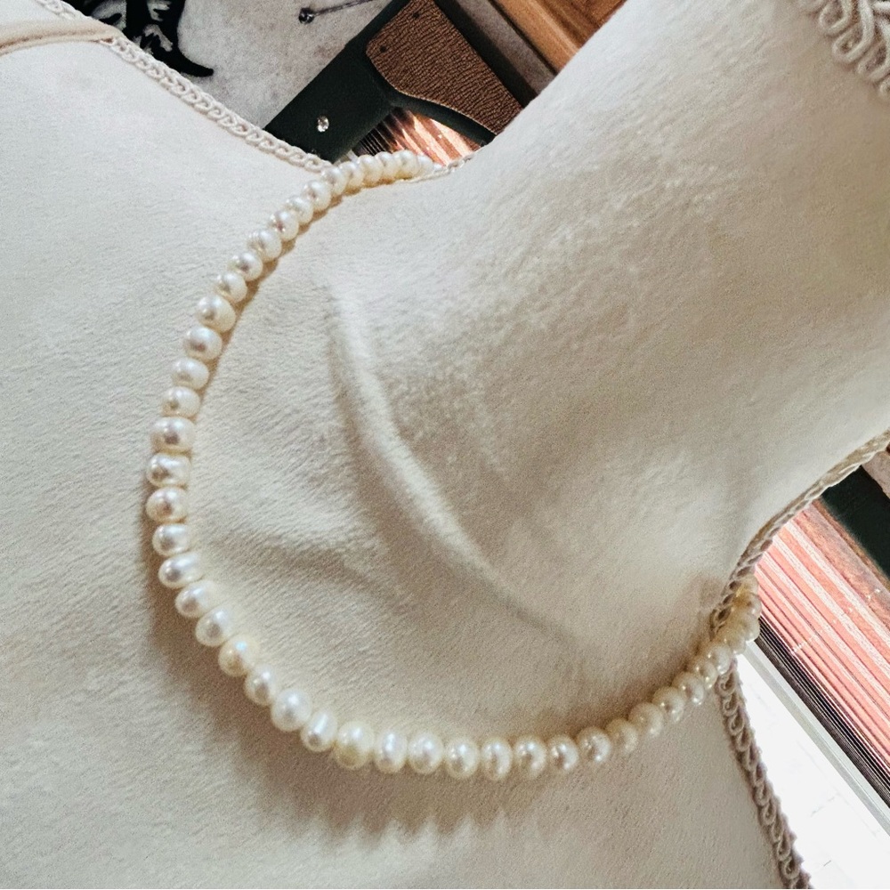 Handcrafted elegant classy white genuine freshwater pearl necklace